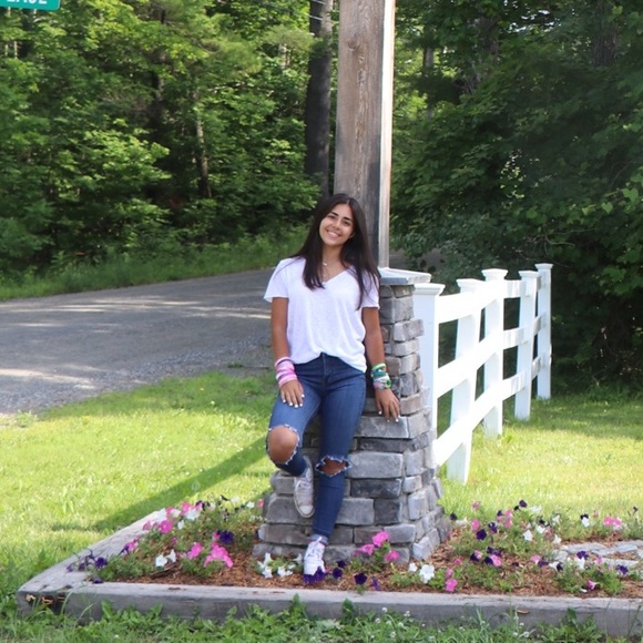 Meet your Posher, Maya - Picture 3 of 3